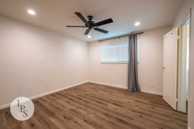 Building Photo - Fresno Eastside Home, 3BR/2BA, Modern Upgr...