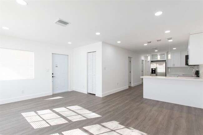 Building Photo - 2921 NW 25th St