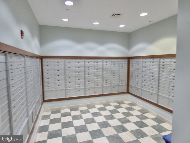 Building Photo - 11800 Sunset Hills Rd