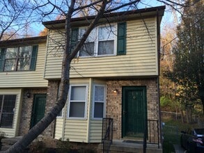 Building Photo - 3320 Lakeside Pl