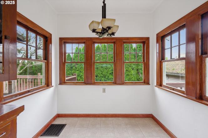 Dining Nook - 8921 SE Washington St