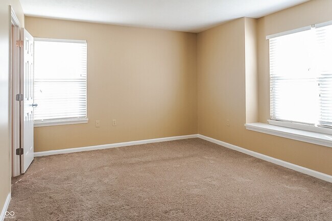 Building Photo - 2245 Valley Creek E Ln