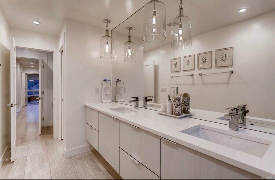 Building Photo - 3528 Stuart St