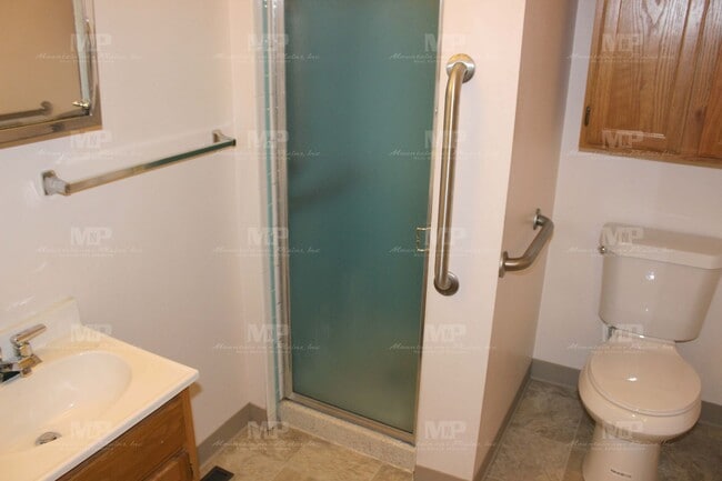 Building Photo - 2433 Tamarac Dr