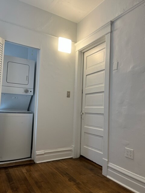 BR 2 with Laundry - 1655 N Francisco Ave