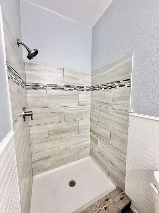 Building Photo - 309-311 Colorado Ave