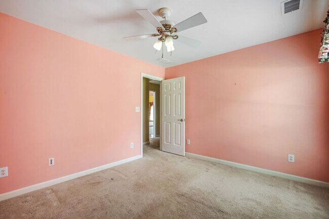 Building Photo - 1115 Burlington Ct