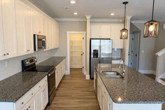 Building Photo - 3-Bedroom, 2.5 Bath Townhome for Rent in Mooresville, NC | Attached Garage & Modern Kitchen