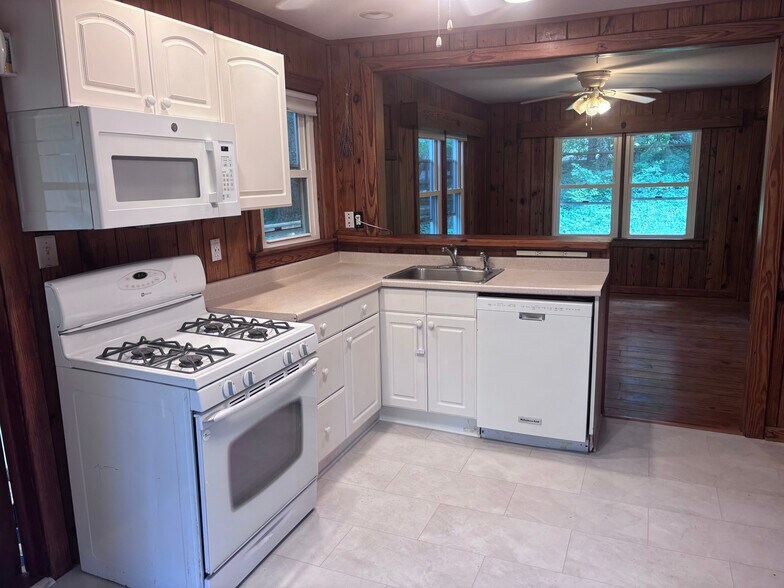 Remodeled Kitchen - 10936 Raphel Rd