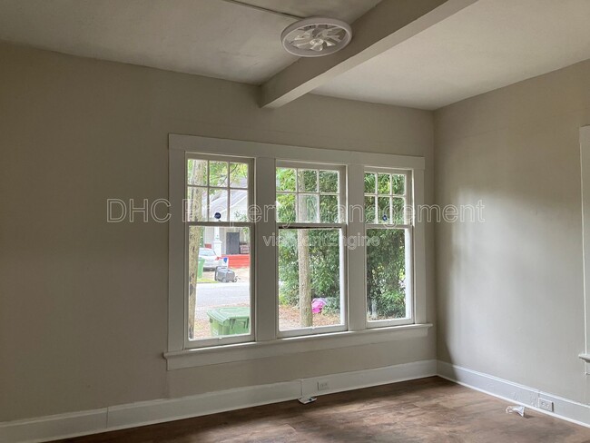 Building Photo - 2207 Bell St