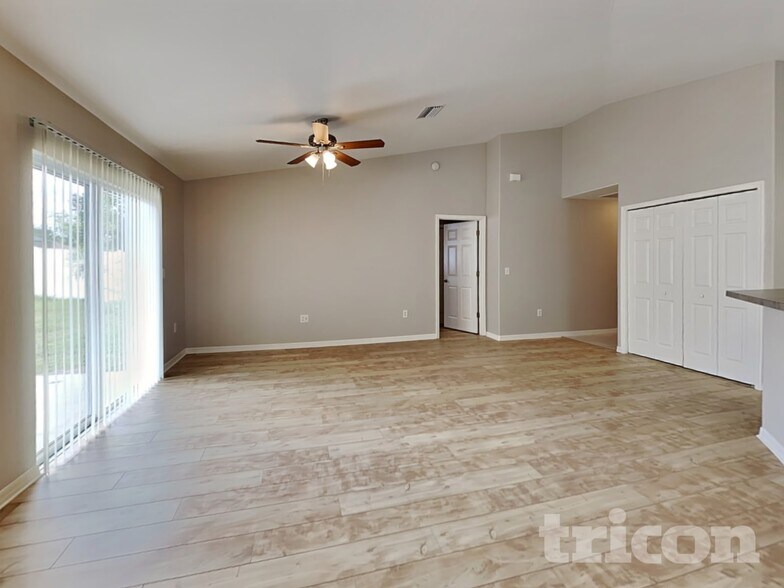 Building Photo - 2707 95th St E