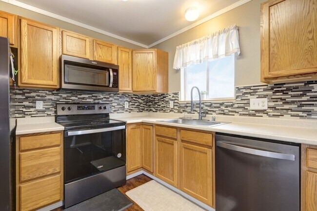 Building Photo - East Anchorage Home Near Trails & Parks; W/D in unit, Garage, Fenced Yard; Quick Access to JBER