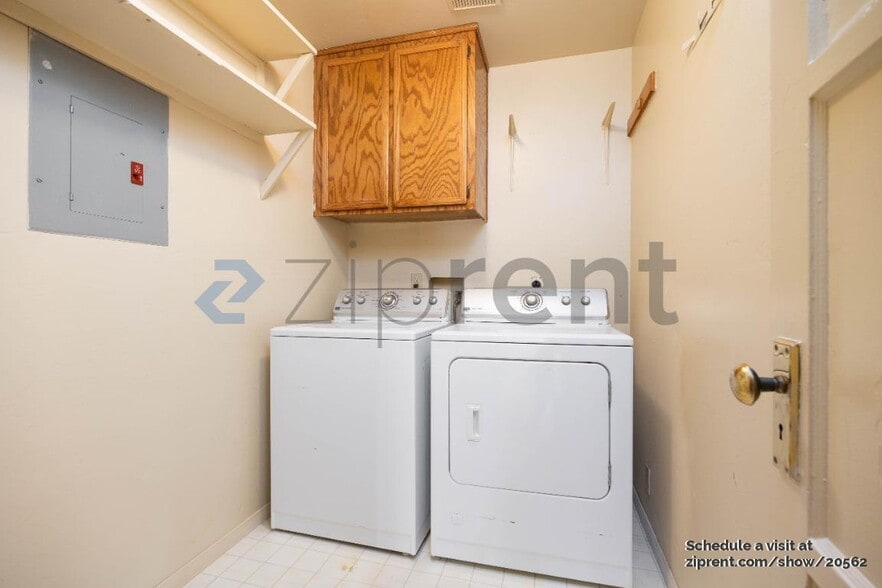 Building Photo - Unit A