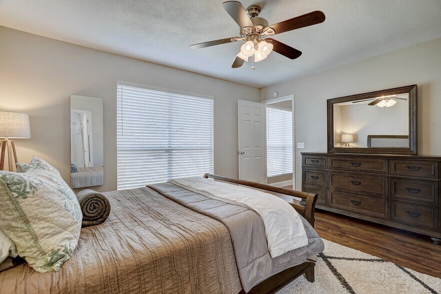 Building Photo - 1307 Rambling Cv