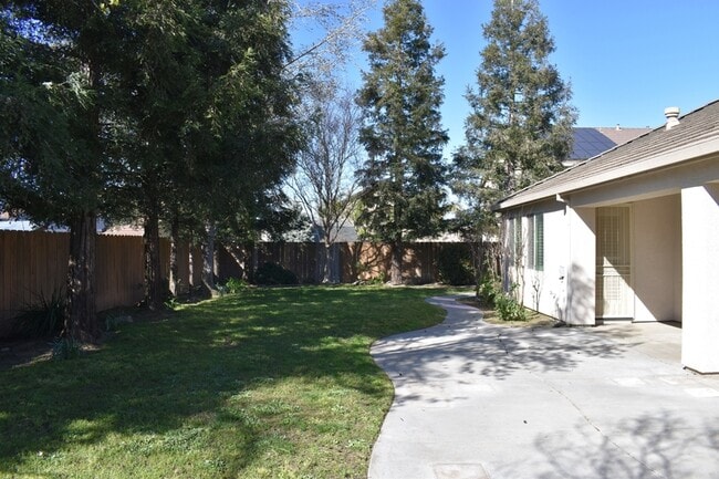 Building Photo - 2261 Pillsbury Rd