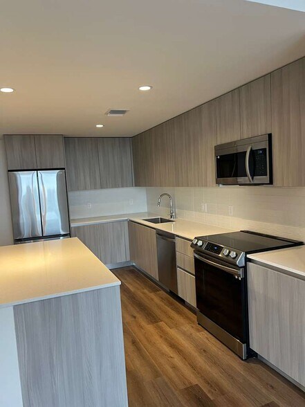 Building Photo - 2722 SW 28th Ave