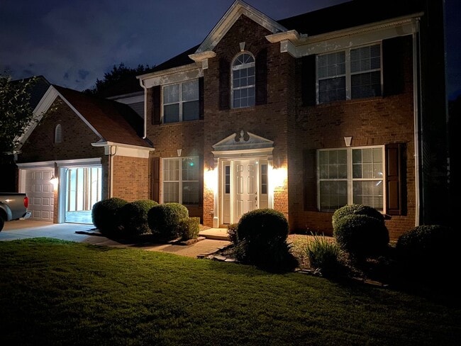 Building Photo - Simpsonville