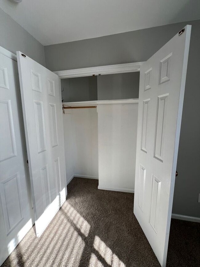 Building Photo - Wonderful 3 Bedroom Split Level Home In Sa...