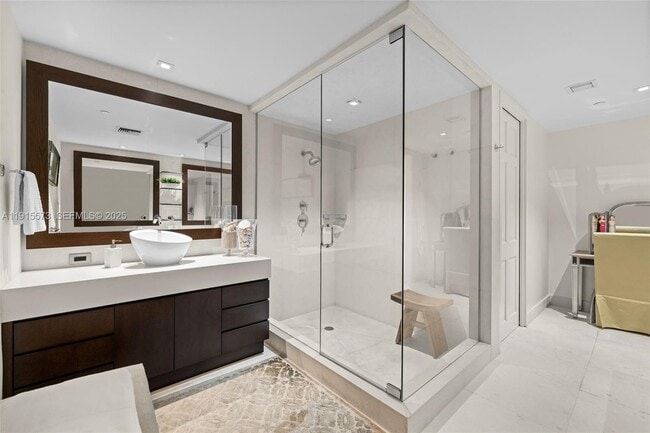 Building Photo - 4924 Fisher Island Dr