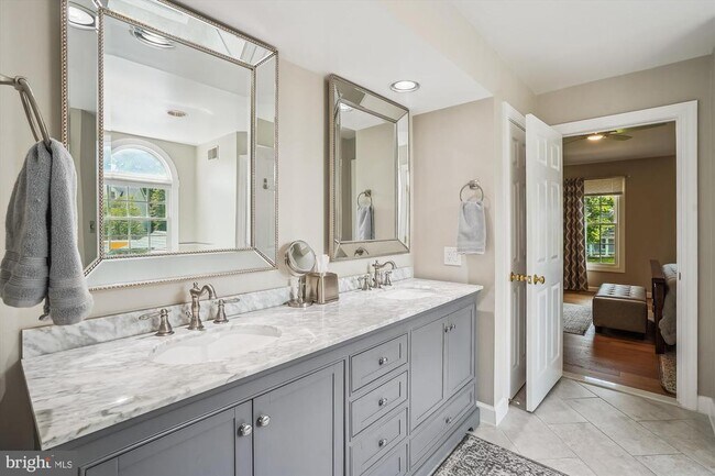 Building Photo - 8300 Centerbrook Pl