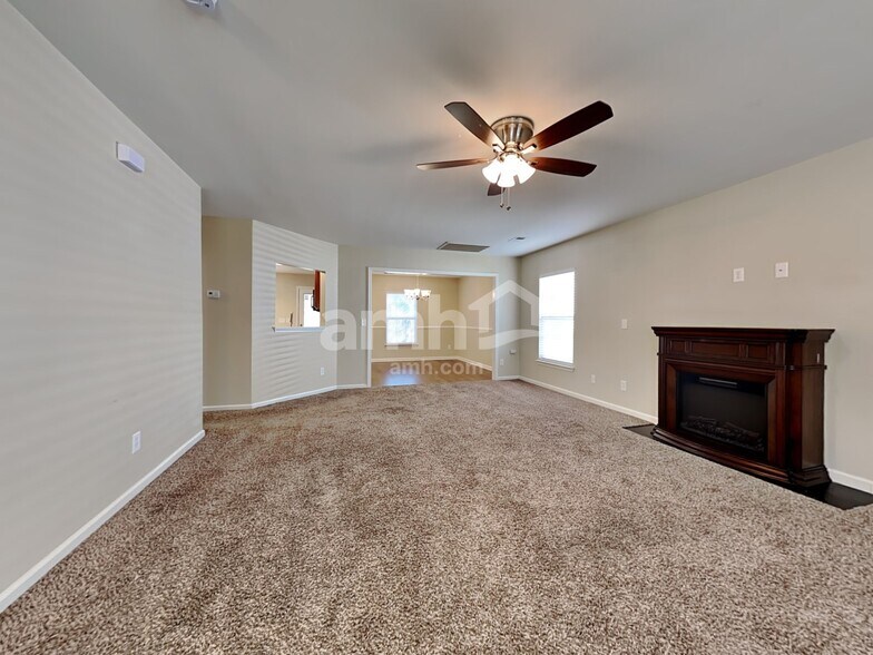 Building Photo - 417 Green Park Ln