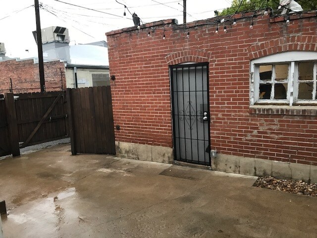 1 car garage - 25 E Exposition Ave