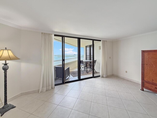 Building Photo - 5080 N Ocean Dr