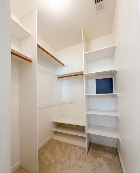 Building Photo - 14101 Dickens St