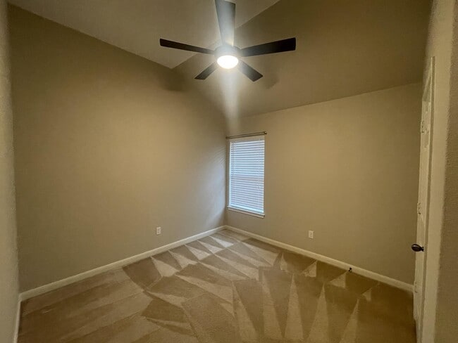 Building Photo - 1371 Stone Rim Loop