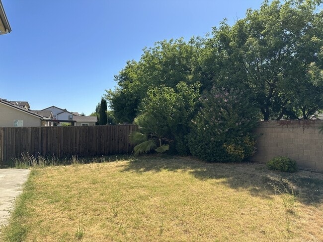 Building Photo - Stockton 4 Bedroom 2.5 Bathroom Home.