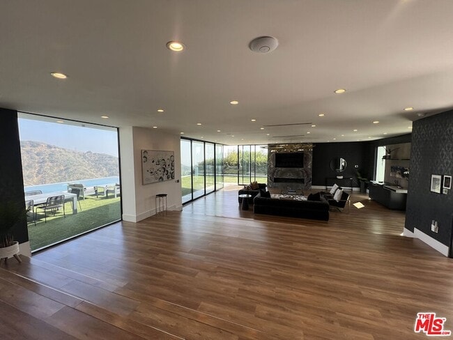 Building Photo - 2110 Hercules Dr