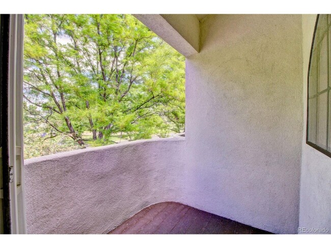 Building Photo - LOCATION LOCATION!! Contemporary & Updated...