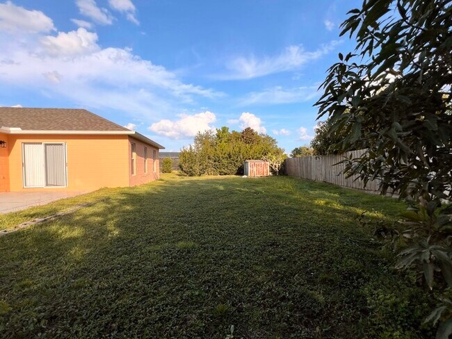 Building Photo - PRICE REDUCED FOR A QUICK MOVE IN!!  Spaci...