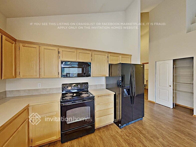 Building Photo - 1009 Eagle Ave SW