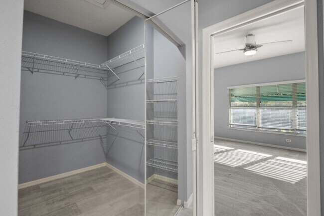 Building Photo - "Spacious 3-Bed, 2-Bath Condo Retreat in V...