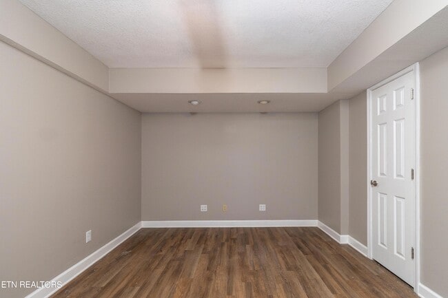 Building Photo - 1100 Winterberry Ln