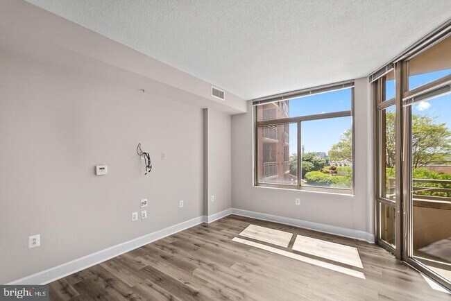 Building Photo - 3600 S Glebe Rd