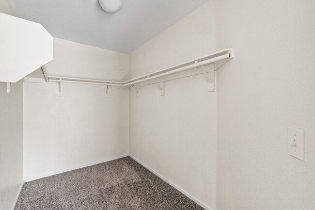 Building Photo - 2nd Floor Condo in a Gated Northeast Commu...
