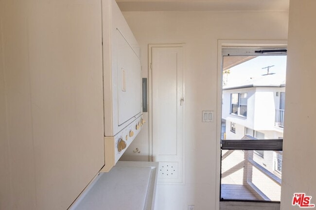 Building Photo - 8537 Cashio St