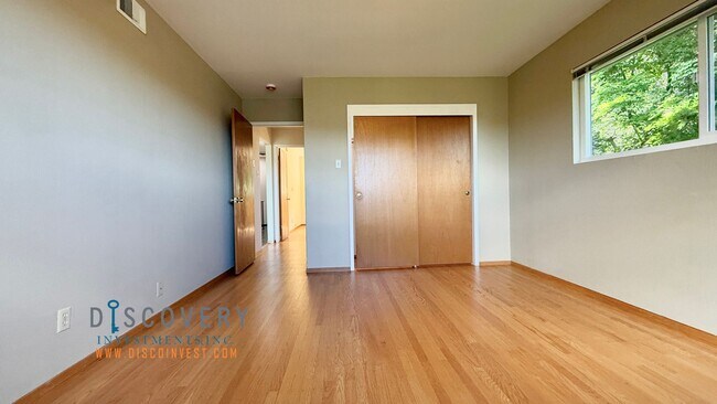 Building Photo - Mid-Century Modern 3 Bedroom Home in Montclair