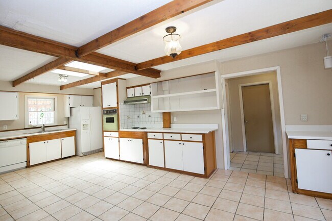 Building Photo - Retro Ranch only minutes from downtown Sou...
