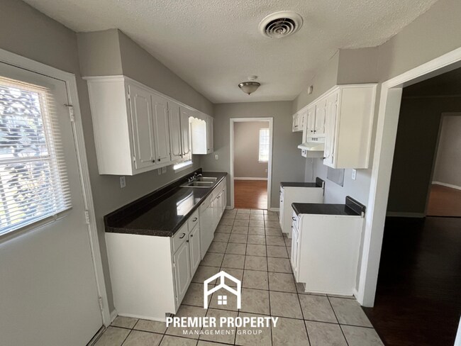 Building Photo - Charming 3BR Home in 38118 | Hardwood Floors & Spacious Fenced Backyard