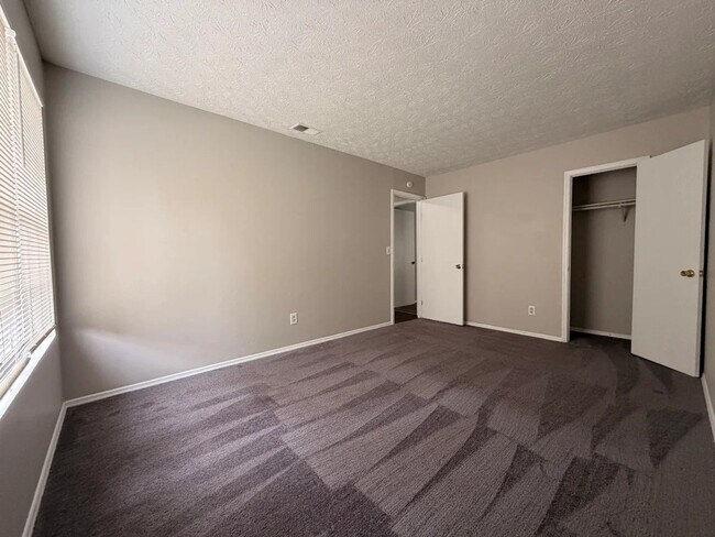 Building Photo - 3 bed 2 bath in Decatur!