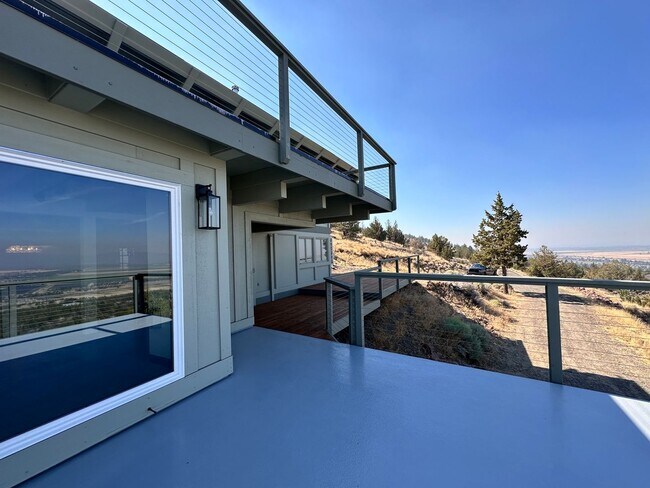 Building Photo - 10747 SW Mintken Ln