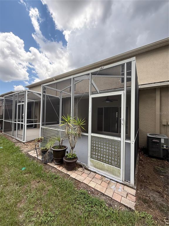 Building Photo - 15625 Stable Run Dr