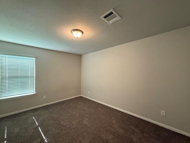 Building Photo - 105 Camelot Pl Ct