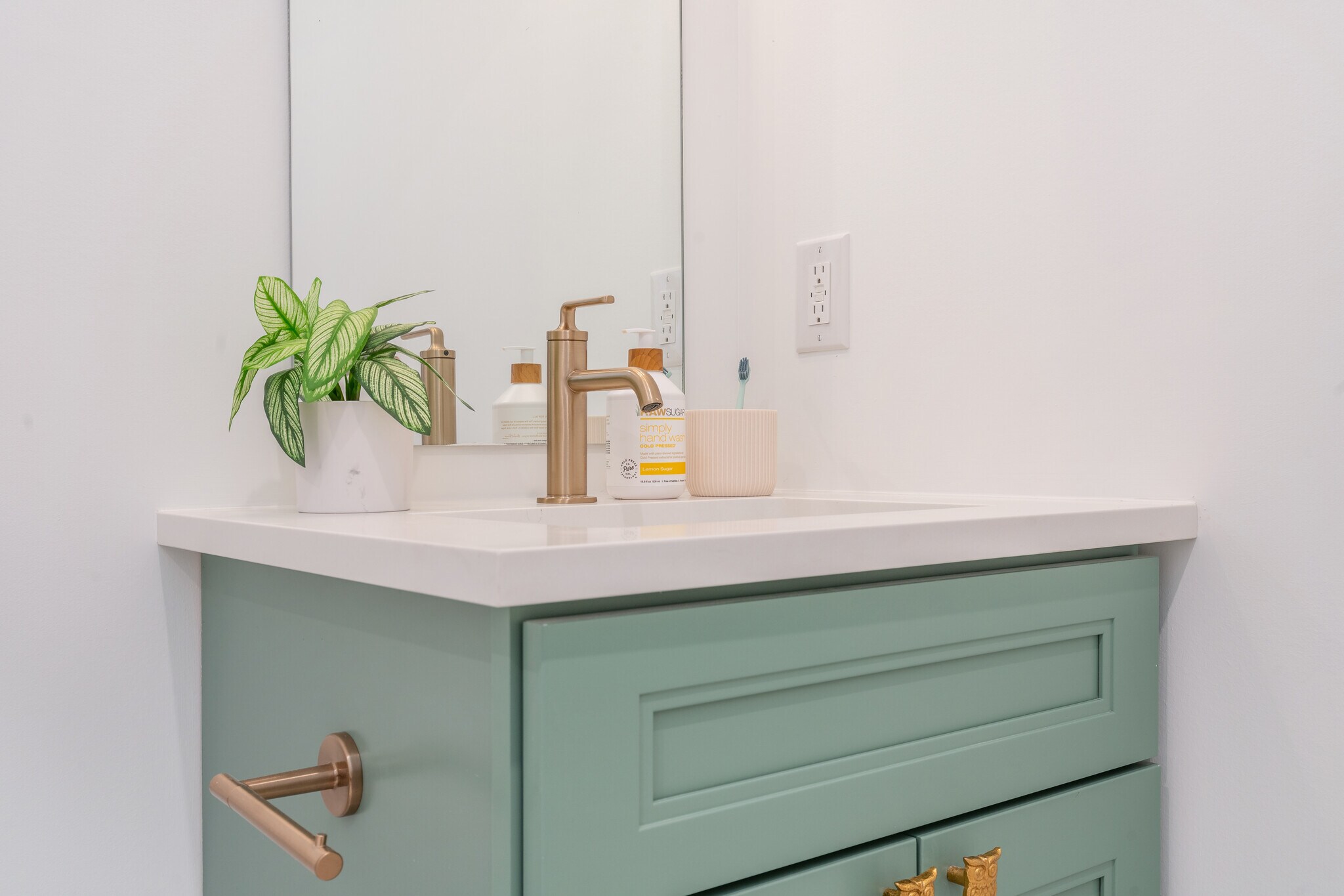 Building Photo - 1627 Fontain St