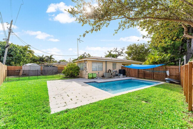 Building Photo - 4780 NE 8th Terrace