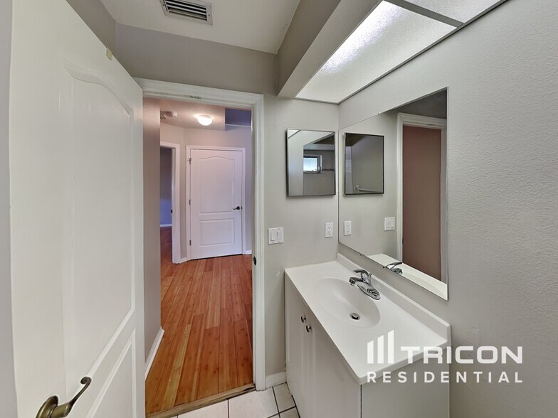 Building Photo - 1761 Banyan Dr