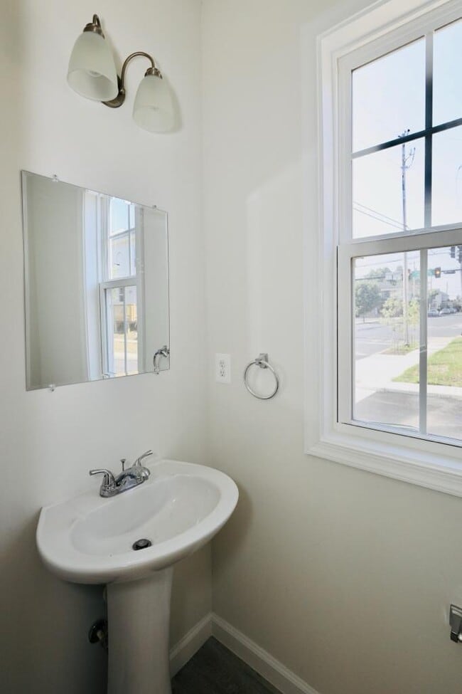 Building Photo - 811 S Cameron St